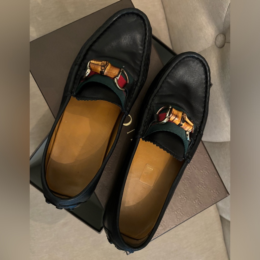 Authentic Gucci black leather, bamboo buckle moccasins.SIZE 6.5No rips no stains